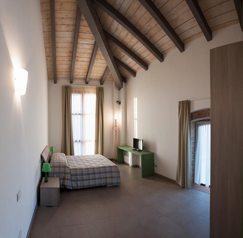 Agriturismo Mascudiera Fiorenzuola dʼArda Værelse billede